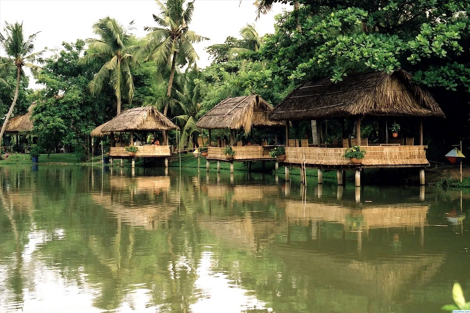 Làng văn hóa Tày Thái Hải: Top làng du lịch đẹp nhất thế giới