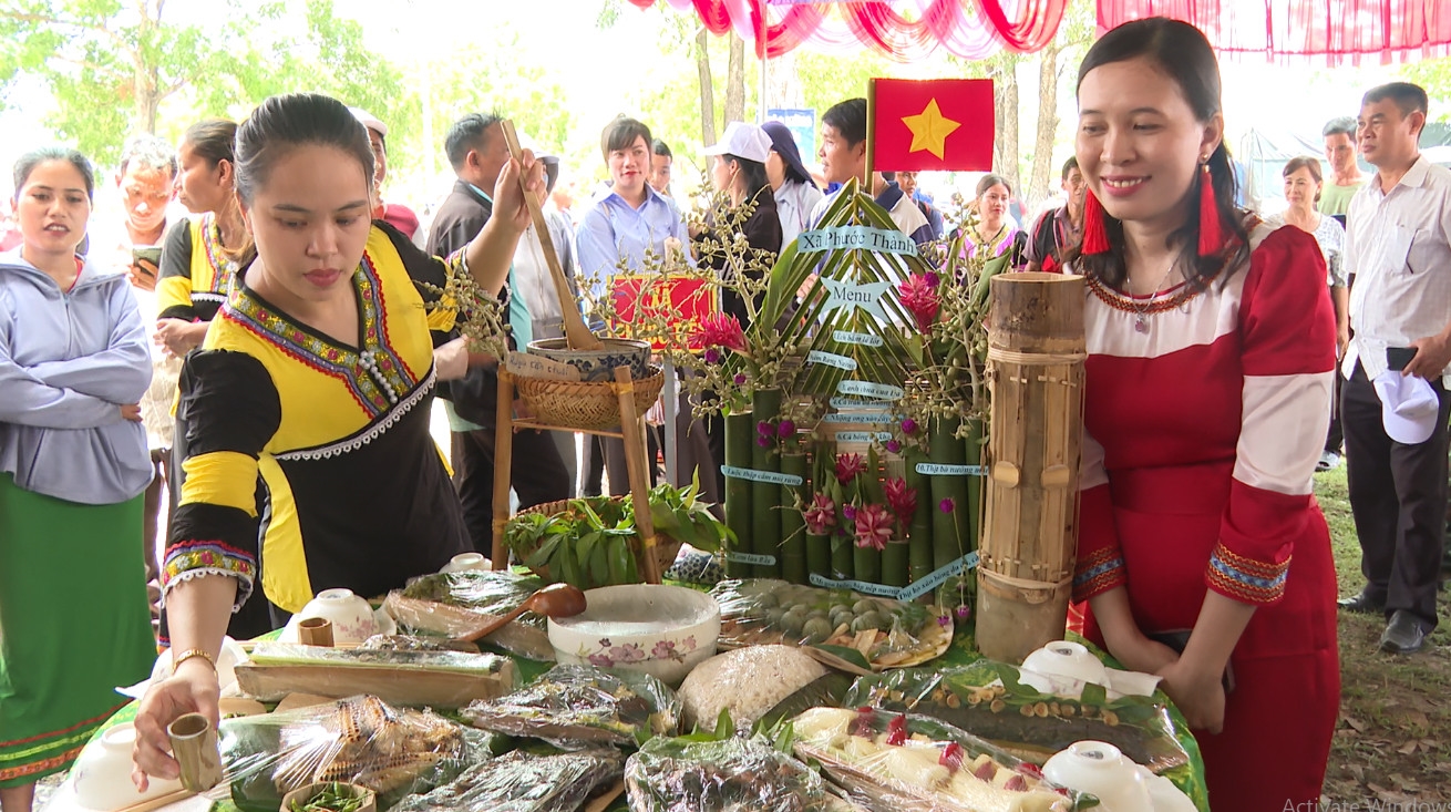 Các địa phương ở huyện Bác Ái giới thiệu các món ăn truyền thống của đồng bào Raglai tại Ngày hội