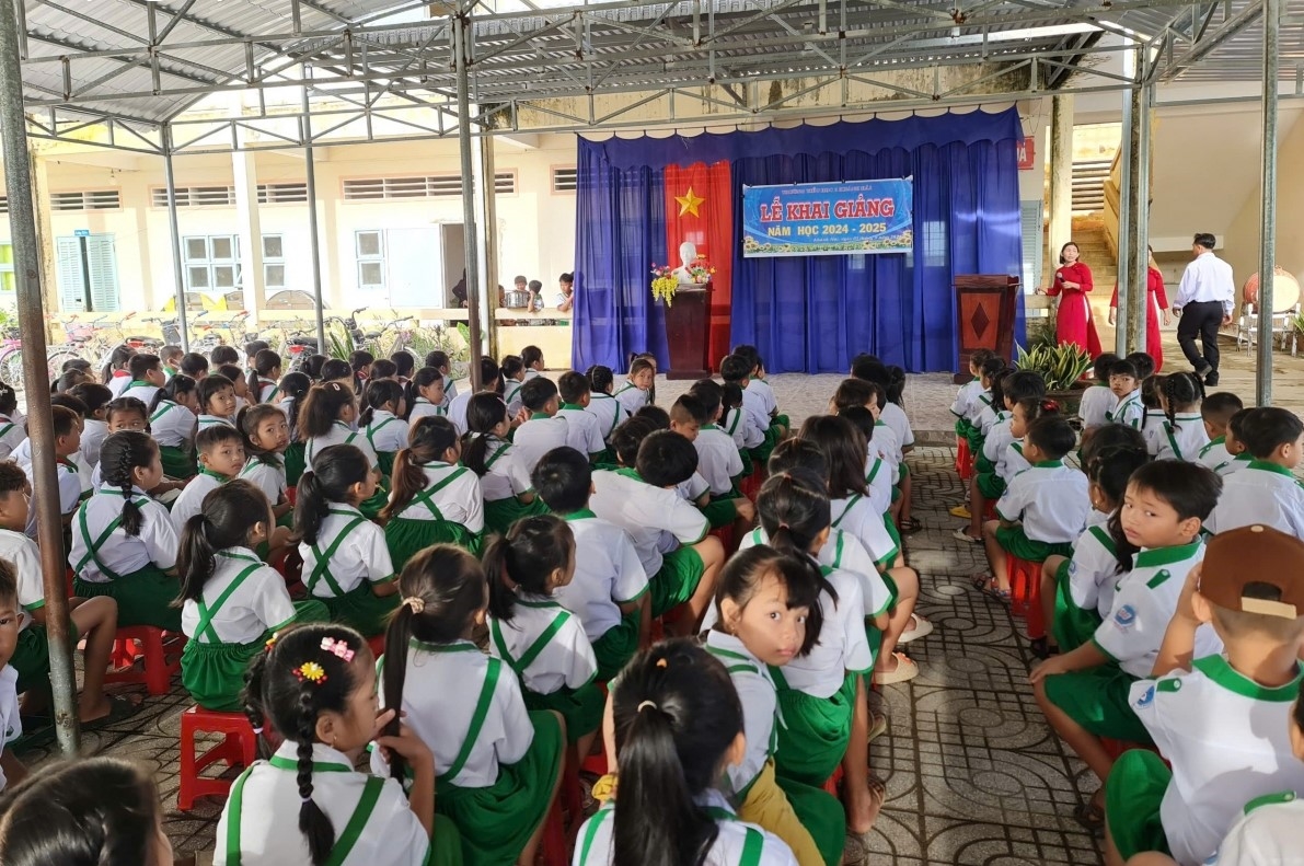  Lễ khai giảng tại Trường Tiểu học 3 Khánh Hải, xã Khánh Hải, huyện Trần Văn Thời, tỉnh Cà Mau (Ảnh: VOV).