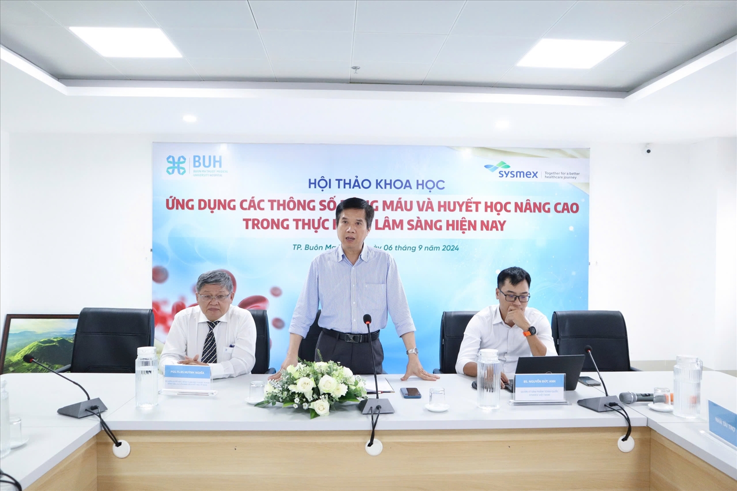 BSCKII. Võ Minh Thành, Giám đốc Bệnh viện Đại học Y Dược Buôn Ma Thuột phát biểu tại hội thảo