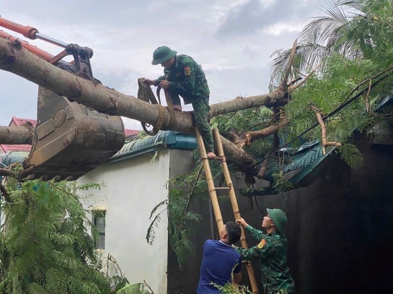 Lực lượng Biên phòng giúp dân khắc phục hậu quả