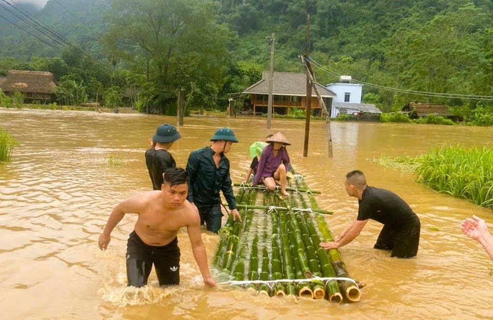 Tại xã Đồng Yên, huyện Bắc Quang một số điểm ngập sâu gần 1m.