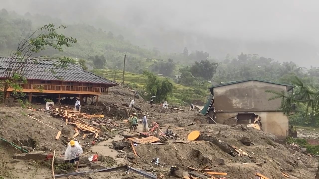 Mưa lũ làm chết 6 người, bị thương 9 người ở xã Mường Hoa, thị xã Sa Pa vào ngày 8/9