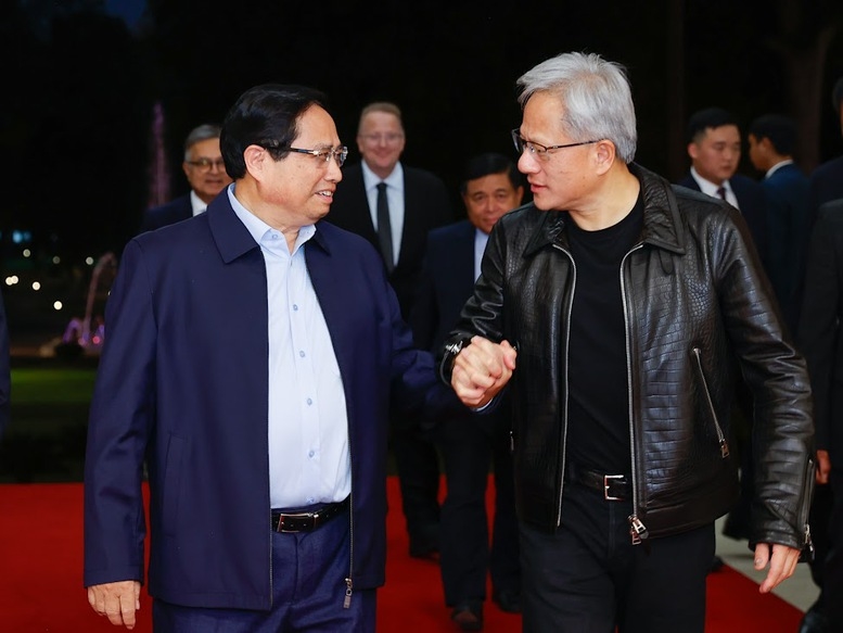 Thủ tướng Chính phủ Phạm Minh Chính tiếp ông Jensen Huang, Chủ tịch, Tổng Giám đốc Tập đoàn NVIDIA (Hoa Kỳ) - tập đoàn sản xuất chip đắt giá nhất thế giới với giá trị thị trường gần 1.200 tỷ USD, chiều 10/12/2024 - Ảnh: VGP/Nhật Bắc