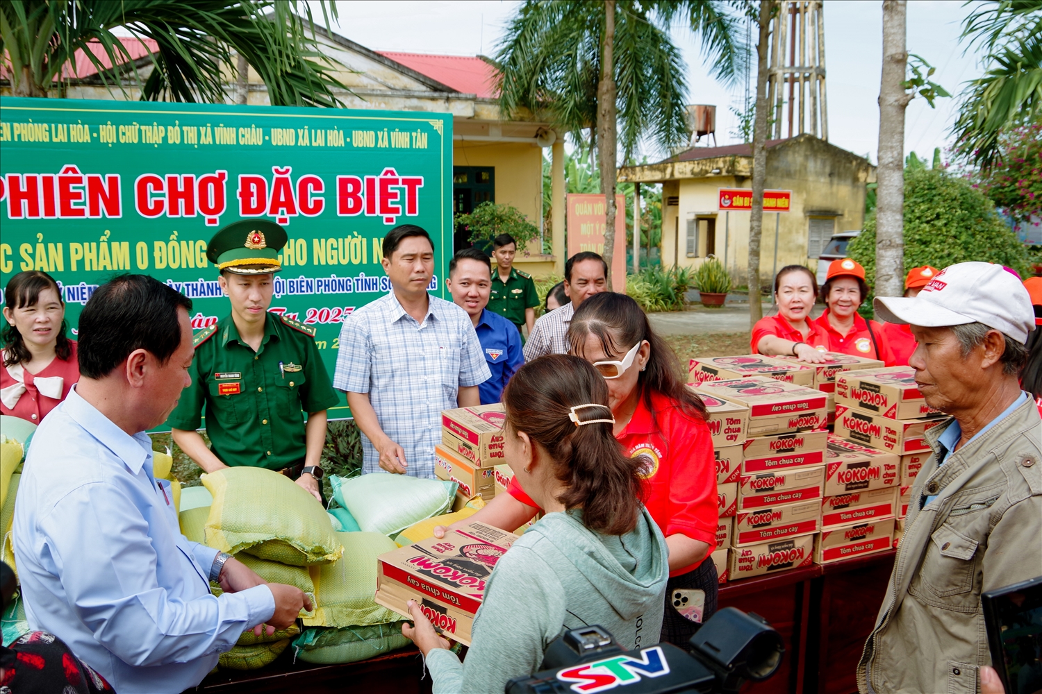 Phiên chợ đặc biệt các sản phẩm 0 đồng dành cho người nghèo