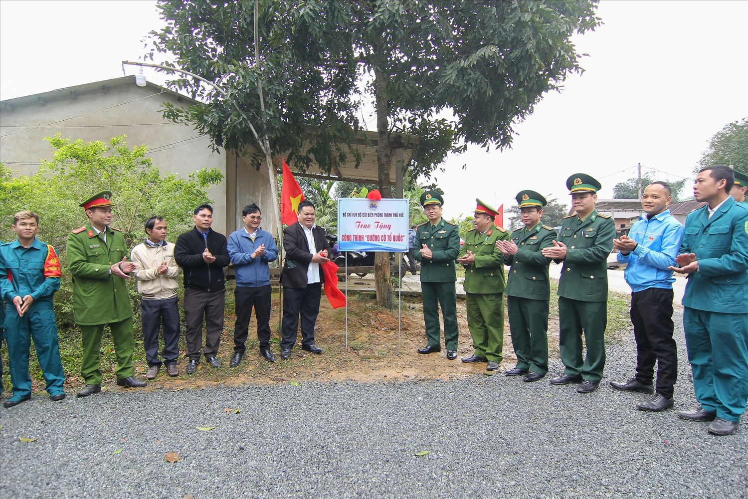 Khánh thành công trình “Đường cờ Tổ quốc” tại thôn A Đeeng Par Lieng 2, xã Trung Sơn, huyện A Lưới