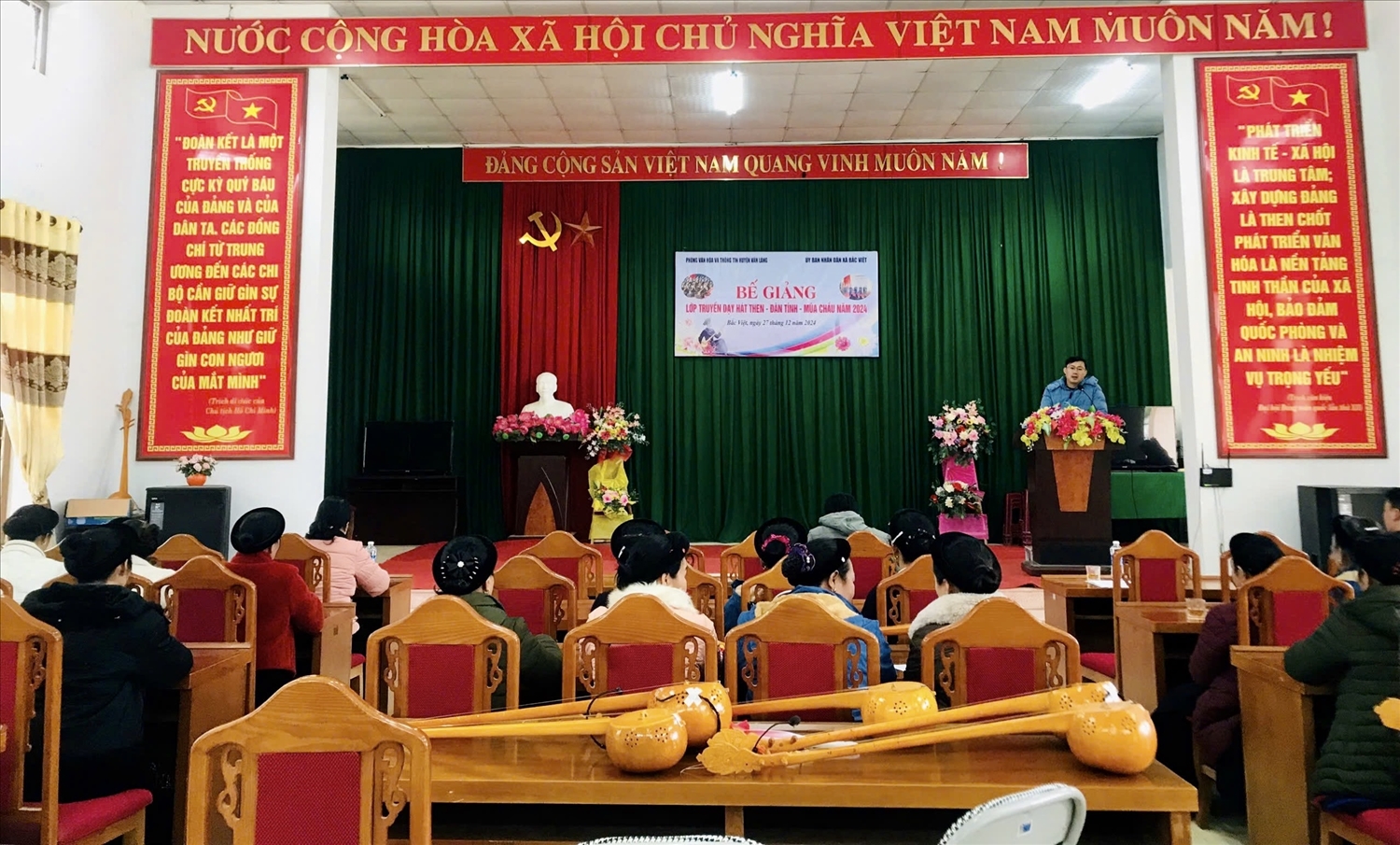 Quang cảnh buổi Bế giảng