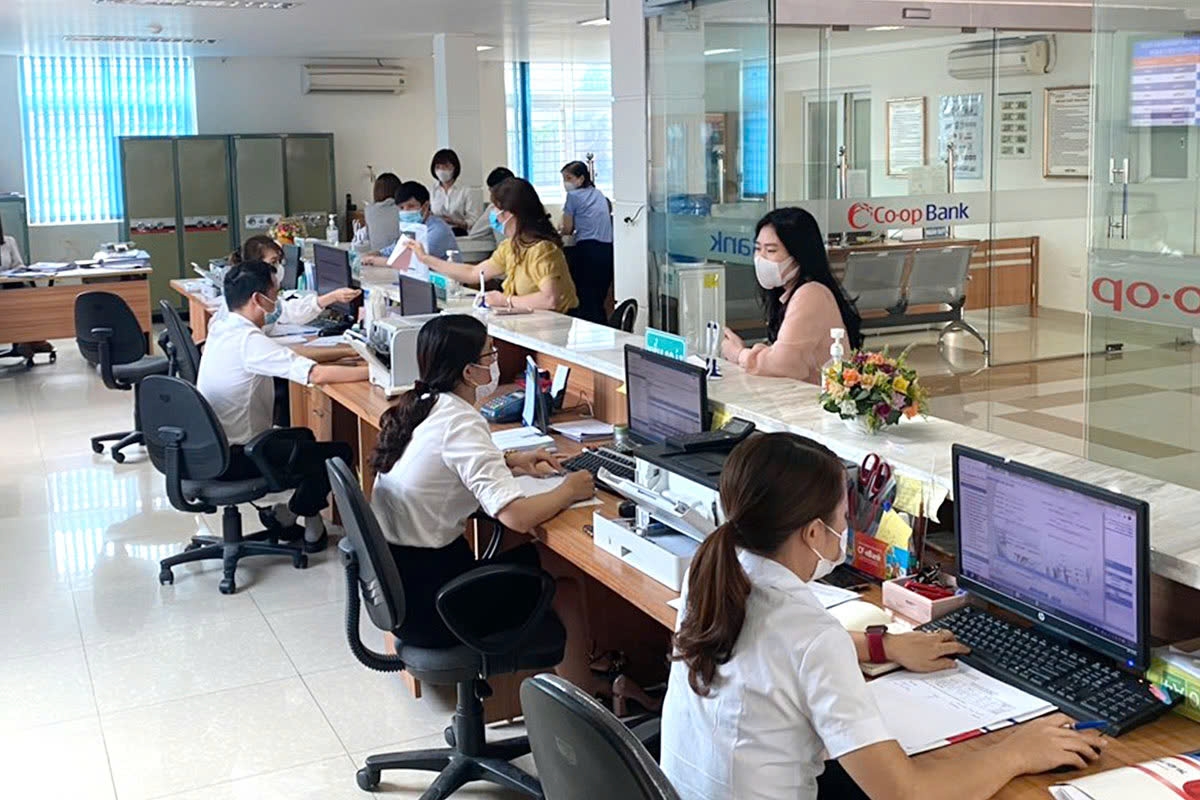 Trong trường hợp gặp phải tình huống tài khoản bị khóa, người dân cần đến ngân hàng hoặc cơ quan công an để được hỗ trợ