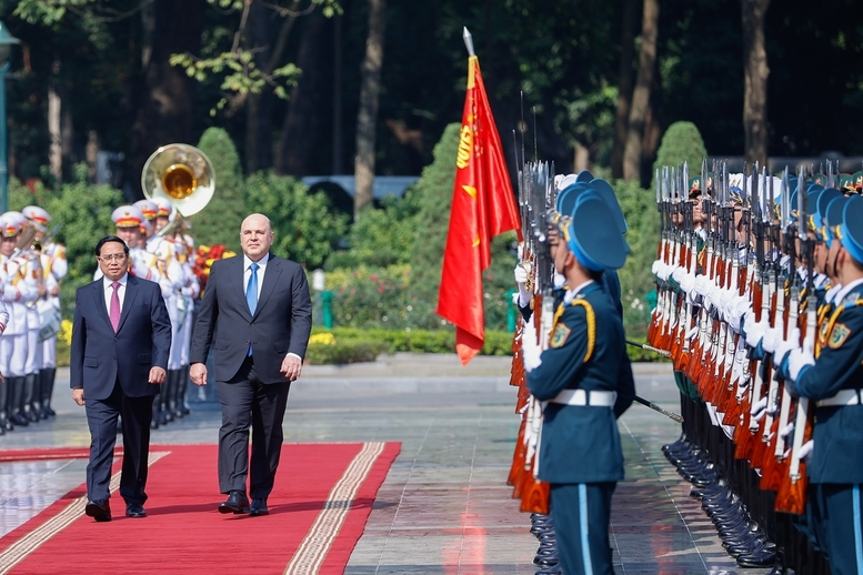 Thủ tướng Phạm Minh Chính chủ trì lễ đón chính thức Thủ tướng Chính phủ Liên bang Nga Mikhail Vladimirovich Mishustin - Ảnh: VGP/Nhật Bắc