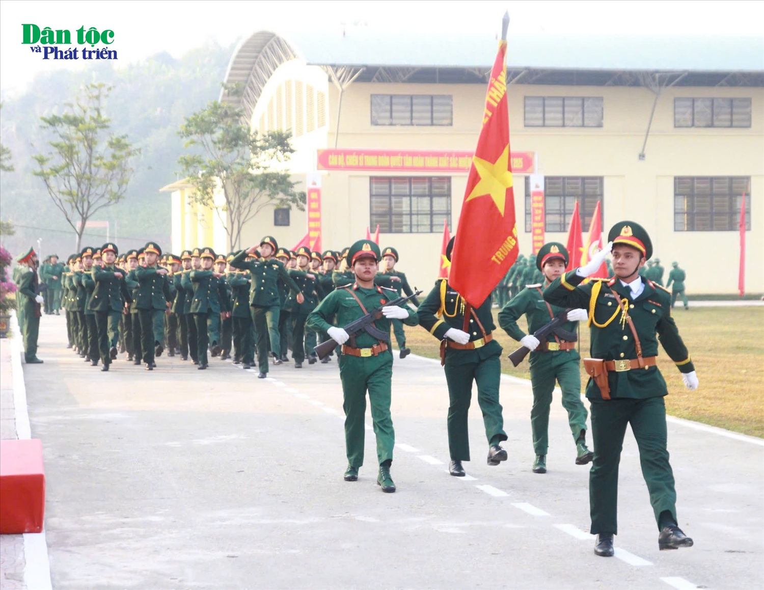 Duyệt đội ngũ trong Lễ tiễn quân nhân hoàn thành nghĩa vụ quân sự năm 2025 tại Trung đoàn 174