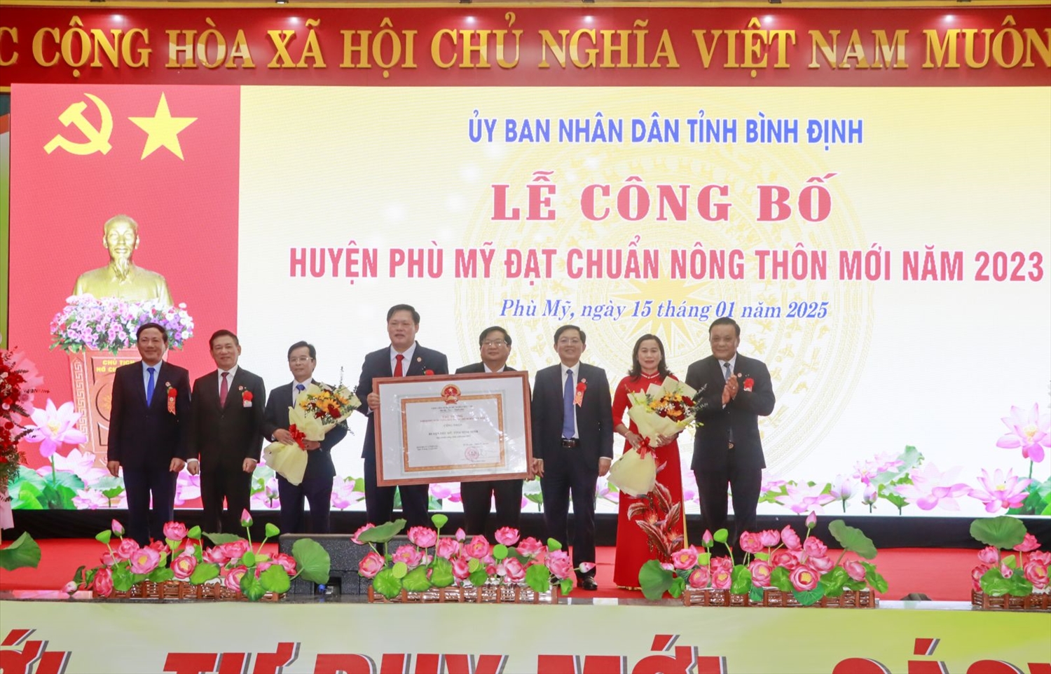 Lễ công bố huyện Phù Mỹ đạt chuẩn nông thôn mới năm 2023.