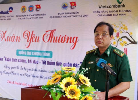 Đại tá Trần Văn Oanh, Phó Chính ủy BĐBP tỉnh Trà Vinh phát biểu tại Chương trình “Xuân yêu thương”