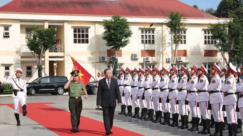 Tổng Bí thư Tô Lâm thăm và làm việc với Công an tỉnh Bình Phước. (Ảnh: Thống Nhất/TTXVN)