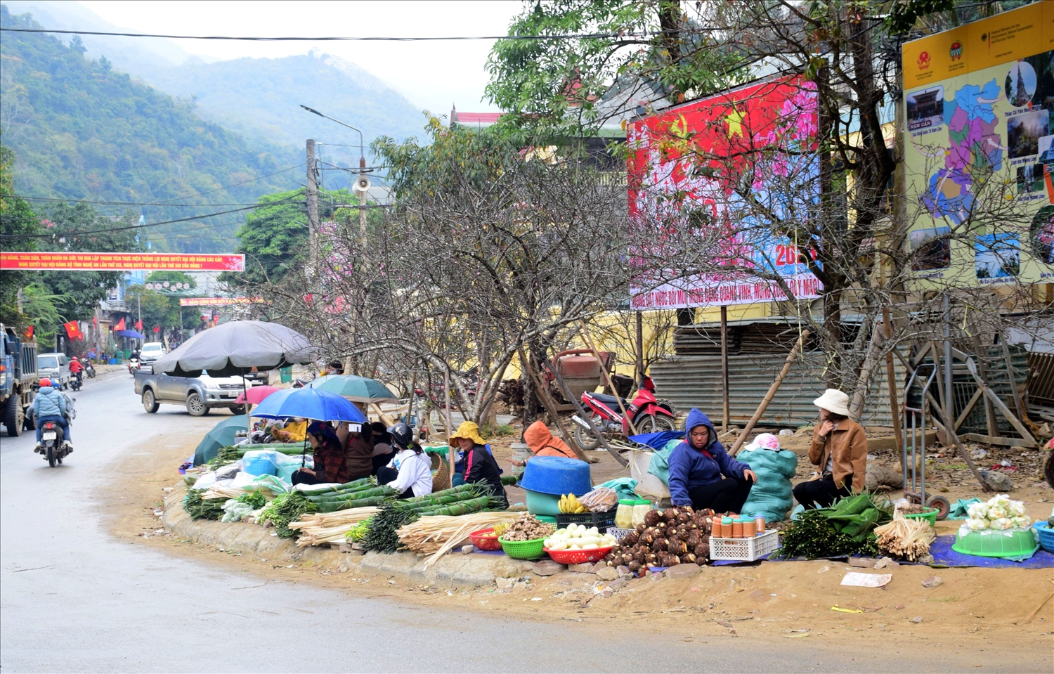 "Lộc rừng" được người dân bày bán nơi phố núi Mường Xén - Kỳ Sơn