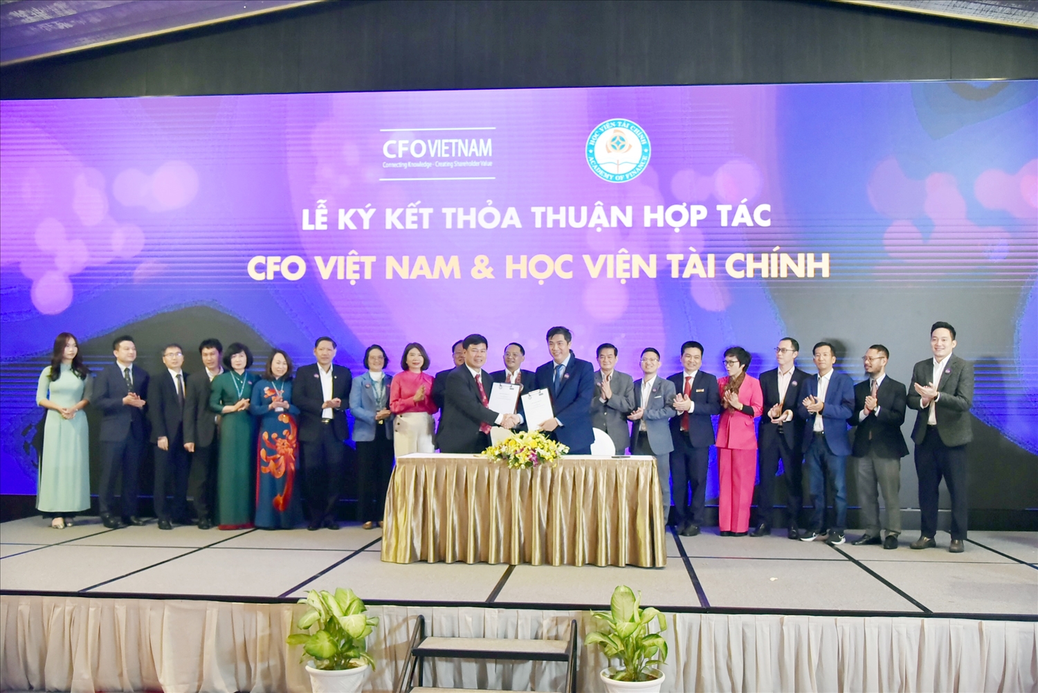 (Ban Chuyên đề-Tin ngoại giao của Học viện Tài chính) Học viện Tài chính ký kết hợp tác toàn diện với Câu Lạc bộ CFO Việt Nam 2