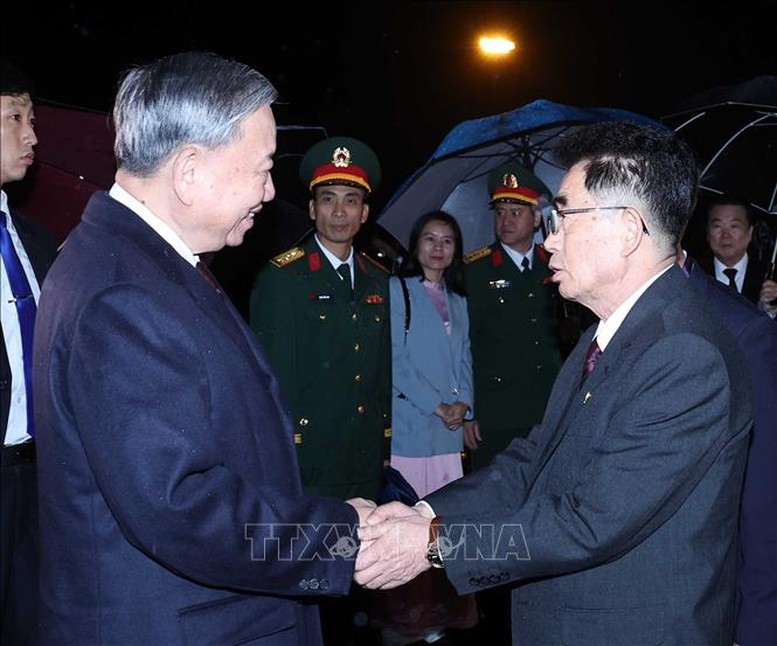 Các lãnh đạo Triều Tiên tiễn Tổng Bí thư Tô Lâm tại Sân bay quốc tế Bình Nhưỡng