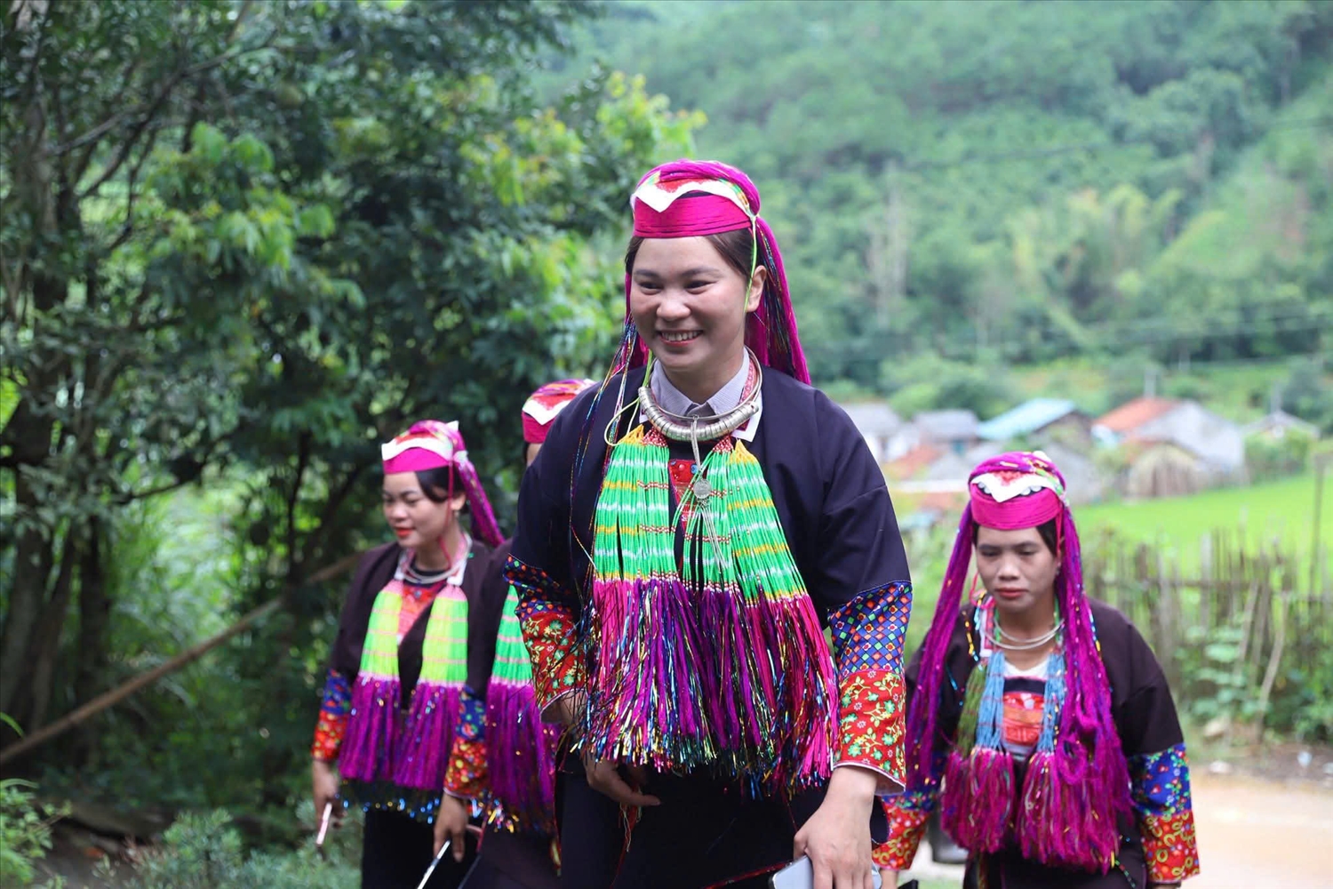 Bí thư trẻ Choỏng Thị Hoa trở thành hình mẫu đẹp của lớp cán bộ trẻ vùng cao tận tụy, gần dân và đầy khát vọng. Ảnh: H.G