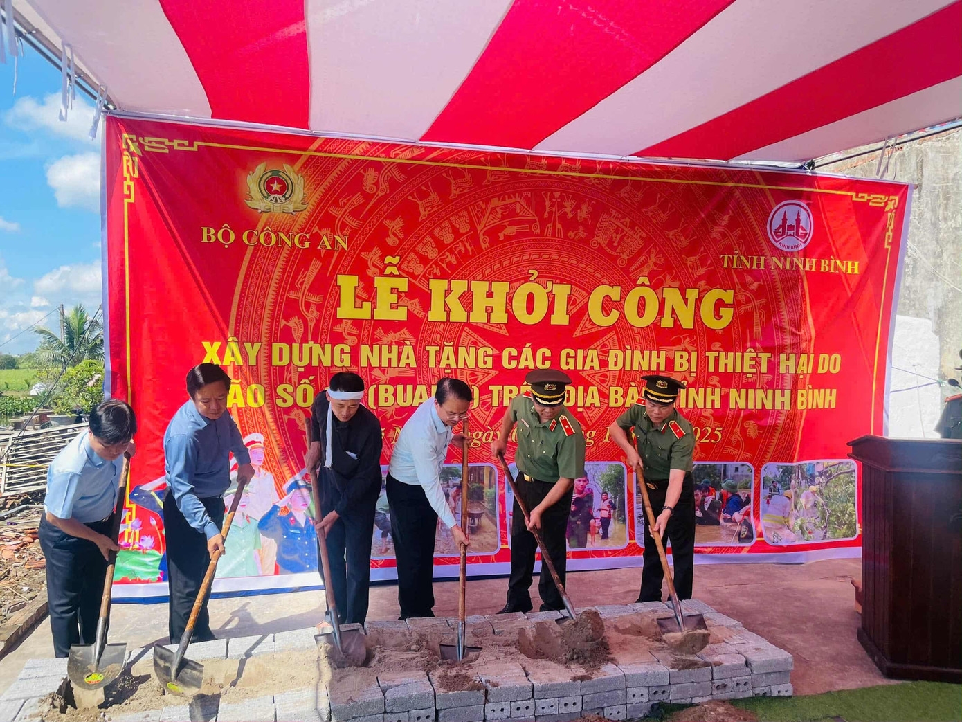 Thiếu tướng Nguyễn Hồng Nguyên cùng chính quyền địa phương khởi công dự án tái thiết nhà cho dân sau bão. Ảnh: Công Định.