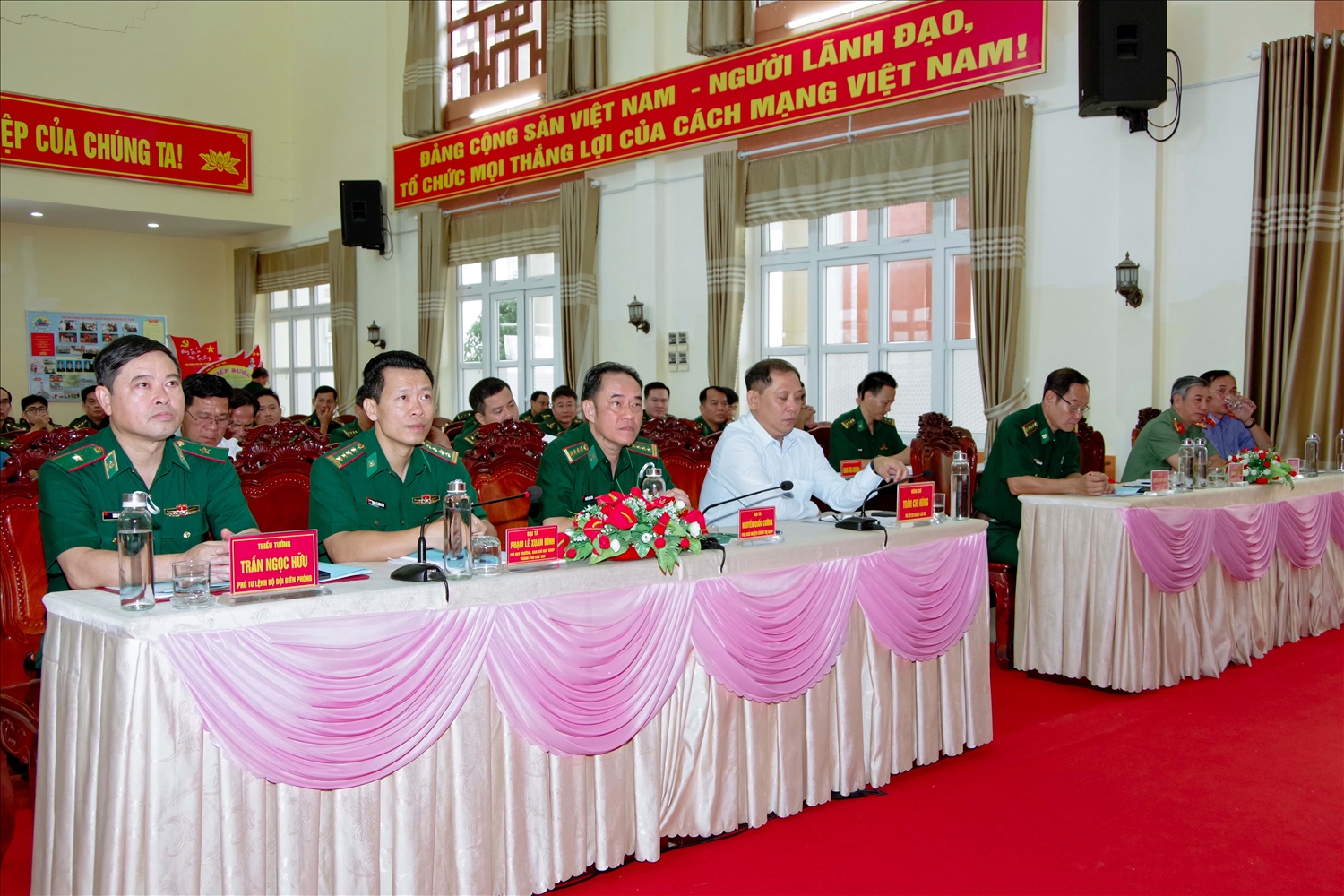 Các đại biểu dự buổi trao thưởng đơn vị có thành tích xuất sắc trong đấu tranh phòng, chống tội phạm