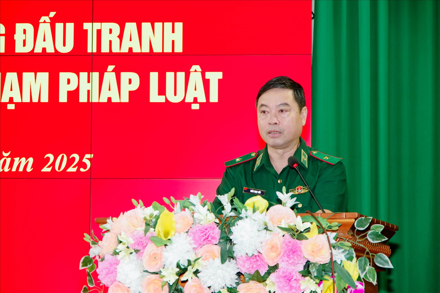 Thiếu tướng Trần Ngọc Hữu Phó Tư lệnh BĐBP phát biểu tại buổi trao thưởng 