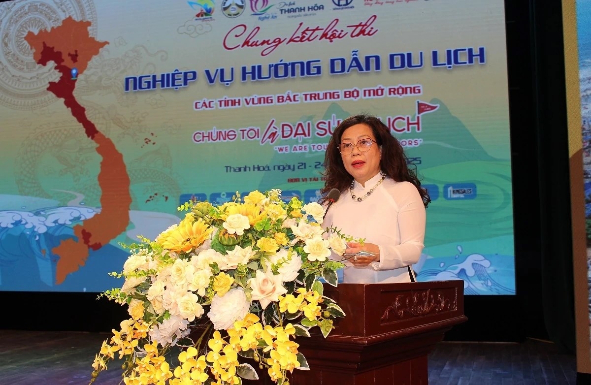 Phó Giám đốc Sở VH,TT&DL tỉnh Thanh Hóa Vương Thị Hải Yến phát biểu khai mạc vòng chung kết hội thi.