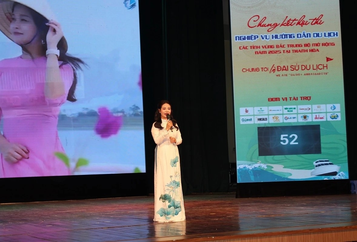 Phần thi chào hỏi của thí sinh 