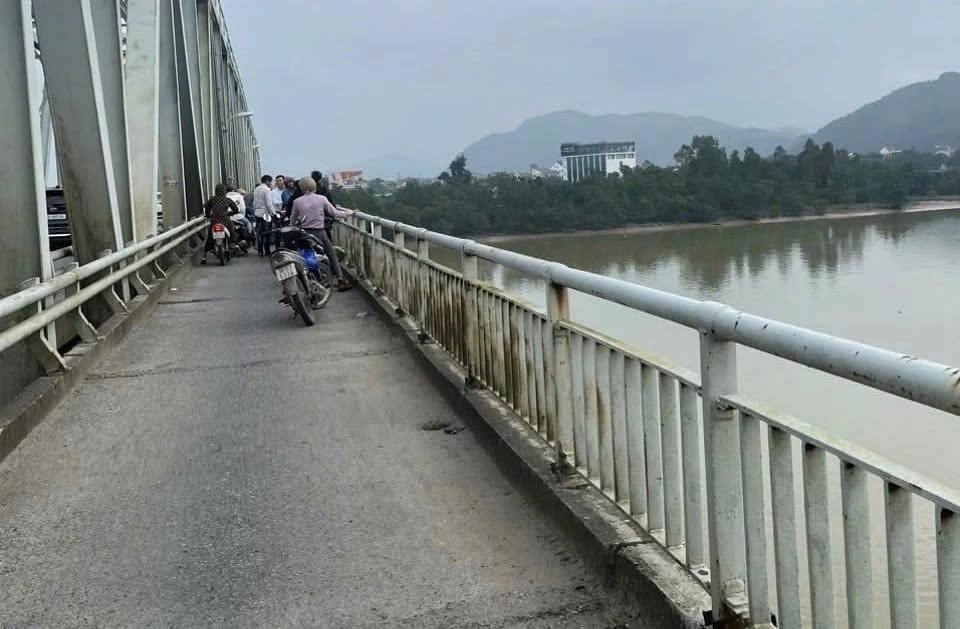 Từ trước tới nay, tại cầu Bến Thủy 1 đã có nhiều vụ tự tử (Ảnh: CTC)