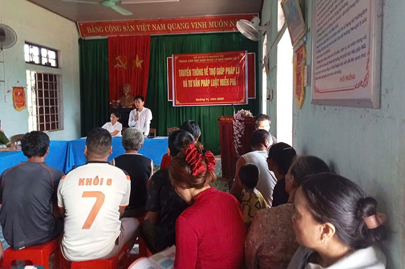 Một buổi truyền thông về TGPL và tư vấn pháp luật miễn phí của người dân tỉnh Quảng Trị (Ảnh MH)