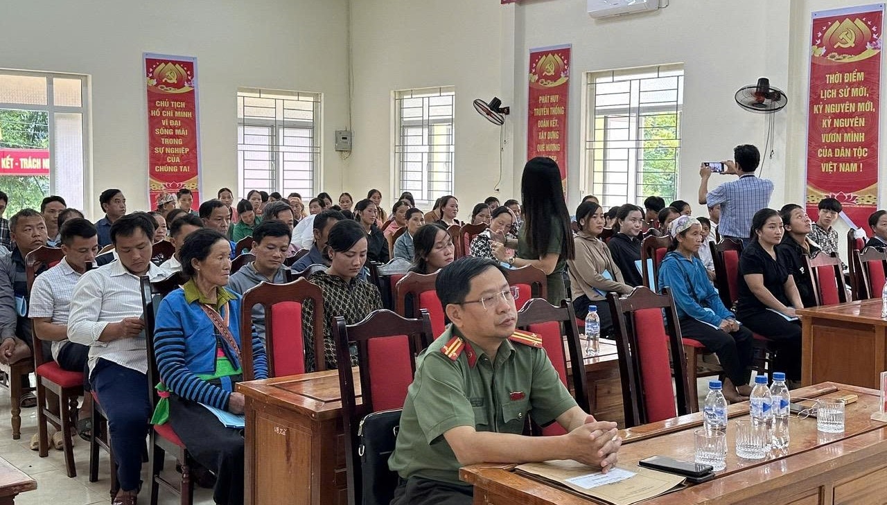 Đồng bào Mông bản Mùa Xuân, bản Xía Nọi tham gia tập huấn tuyên truyền nếp sống văn hóa trong tang lễ