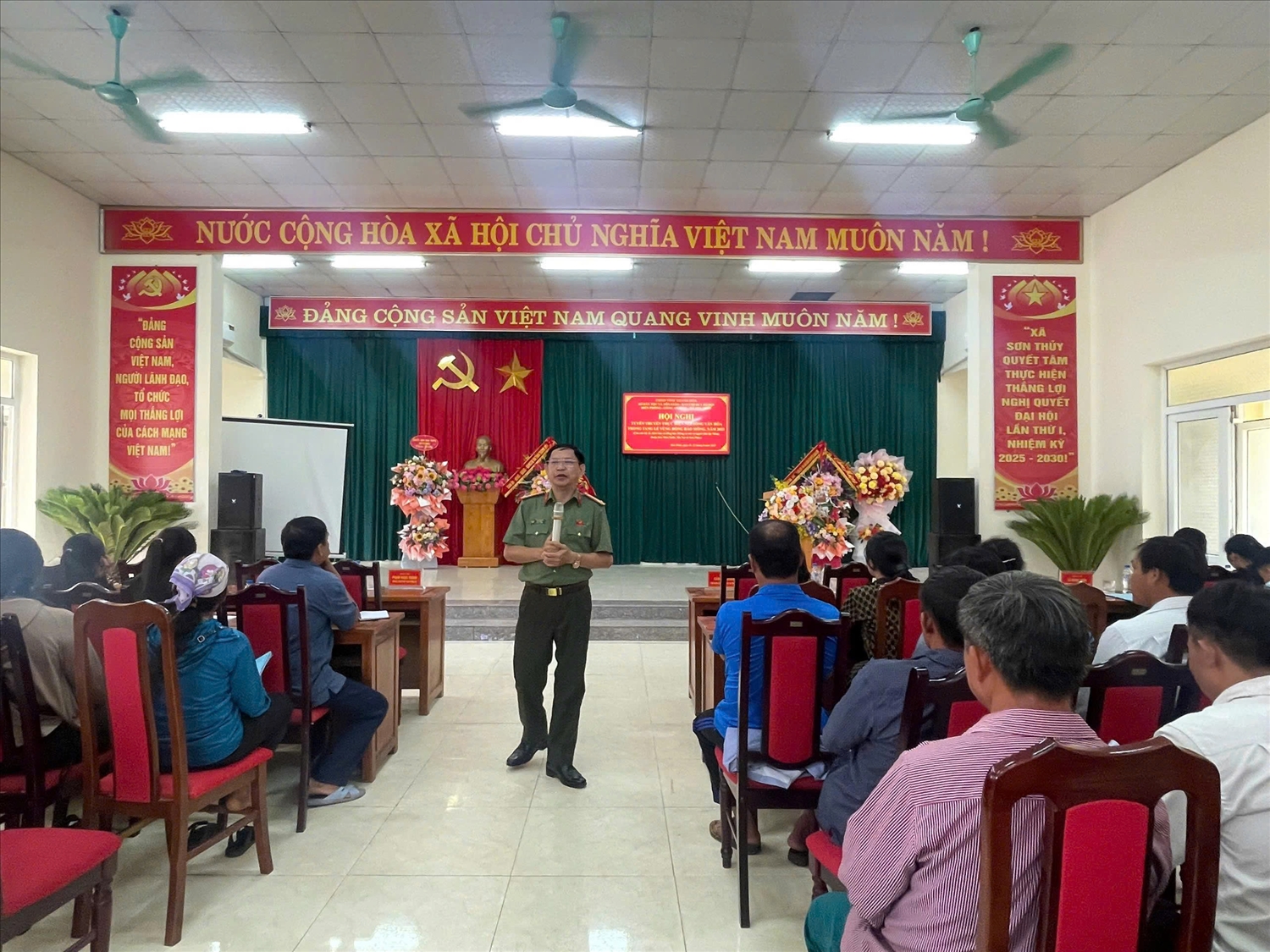 Sở Dân tộc và Tôn giáo Thanh Hóa phối hợp các lực lượng tuyên truyền nếp sống văn hóa trong tang lễ tại xã Sơn Thủy