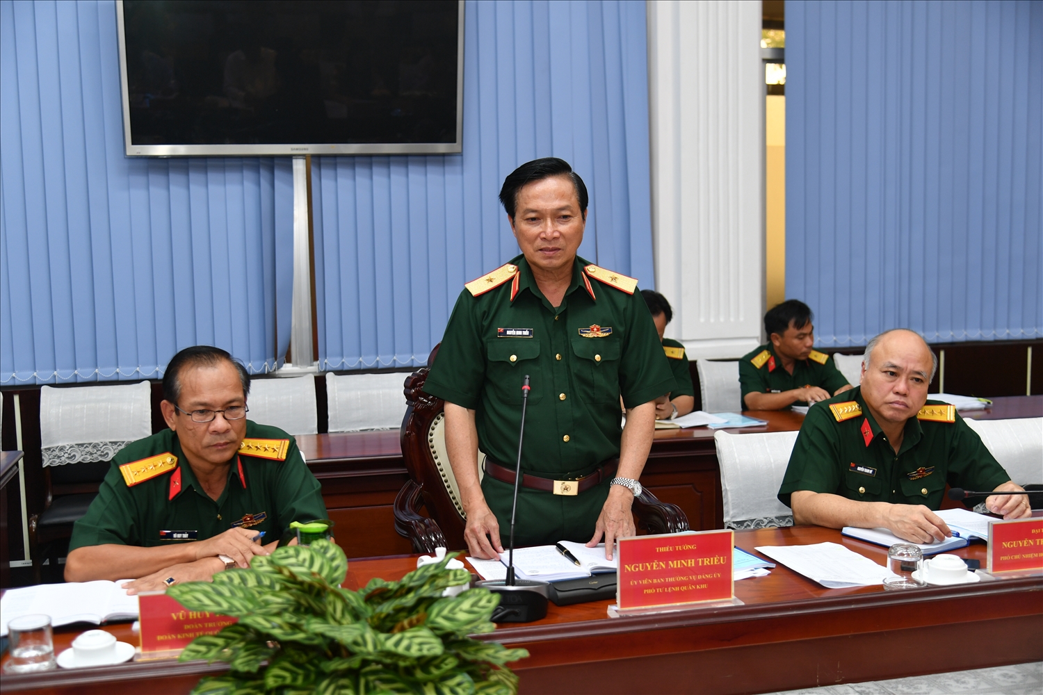 Thiếu tướng Nguyễn Minh Triều, Phó Tư lệnh Quân khu 9 phát biểu nêu những vấn đề cần lưu ý tại buổi làm việc 