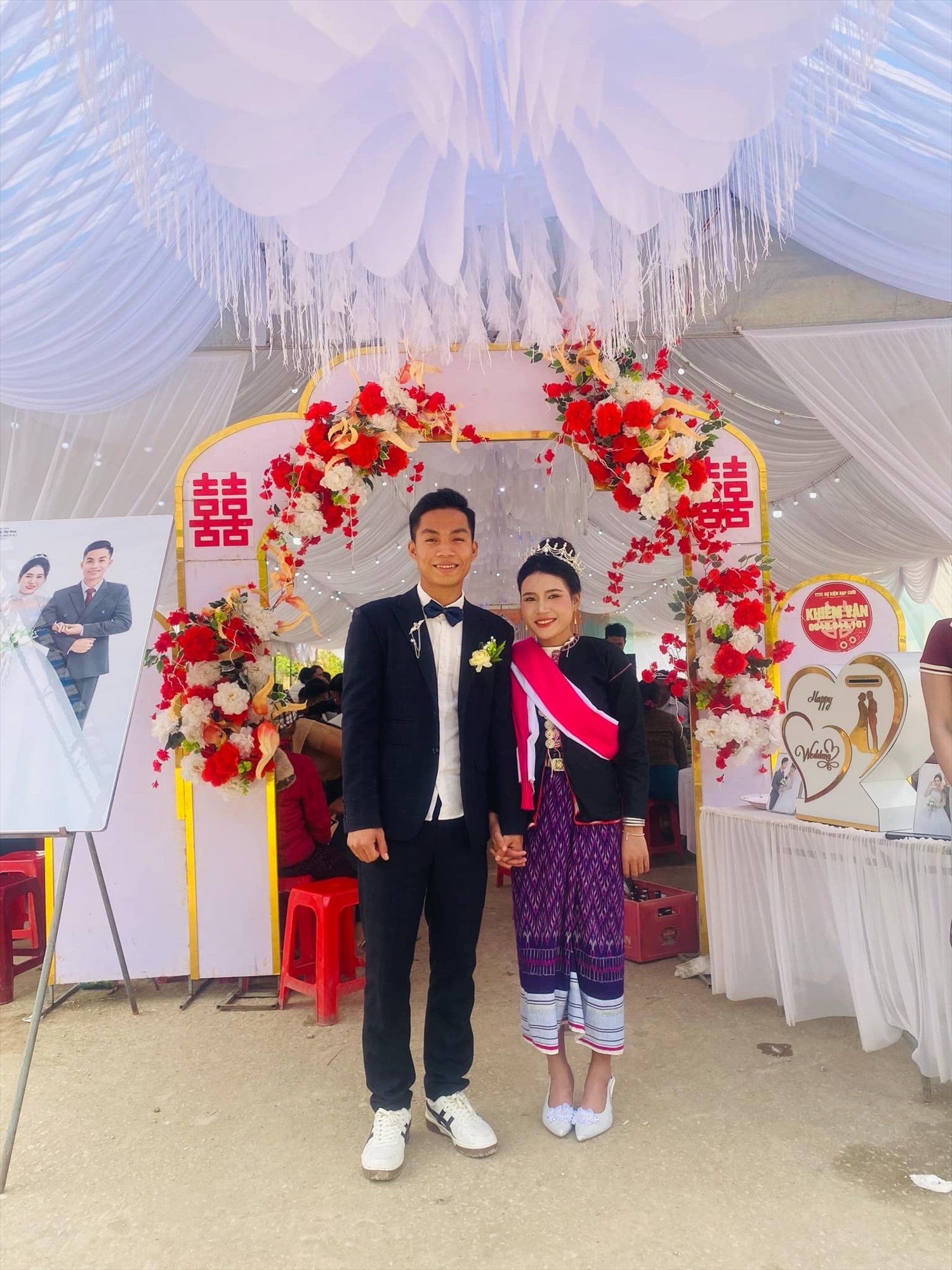 Trang phục của các cô dâu ở xã Dân Hóa trong ngày cưới Trang phục của các cô dâu ở xã Dân Hóa trong ngày cưới