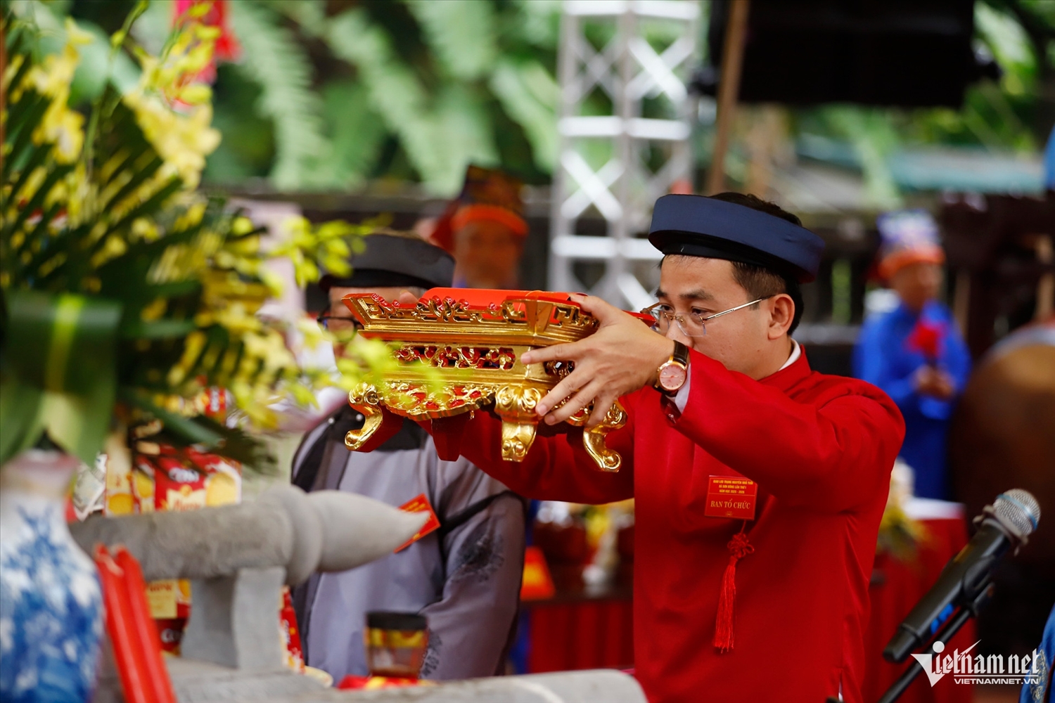 Chủ lễ dâng chúc văn trong nghi thức tế lễ. Ảnh: Đức Hoàng Chủ lễ dâng chúc văn trong nghi thức tế lễ. Ảnh: Đức Hoàng