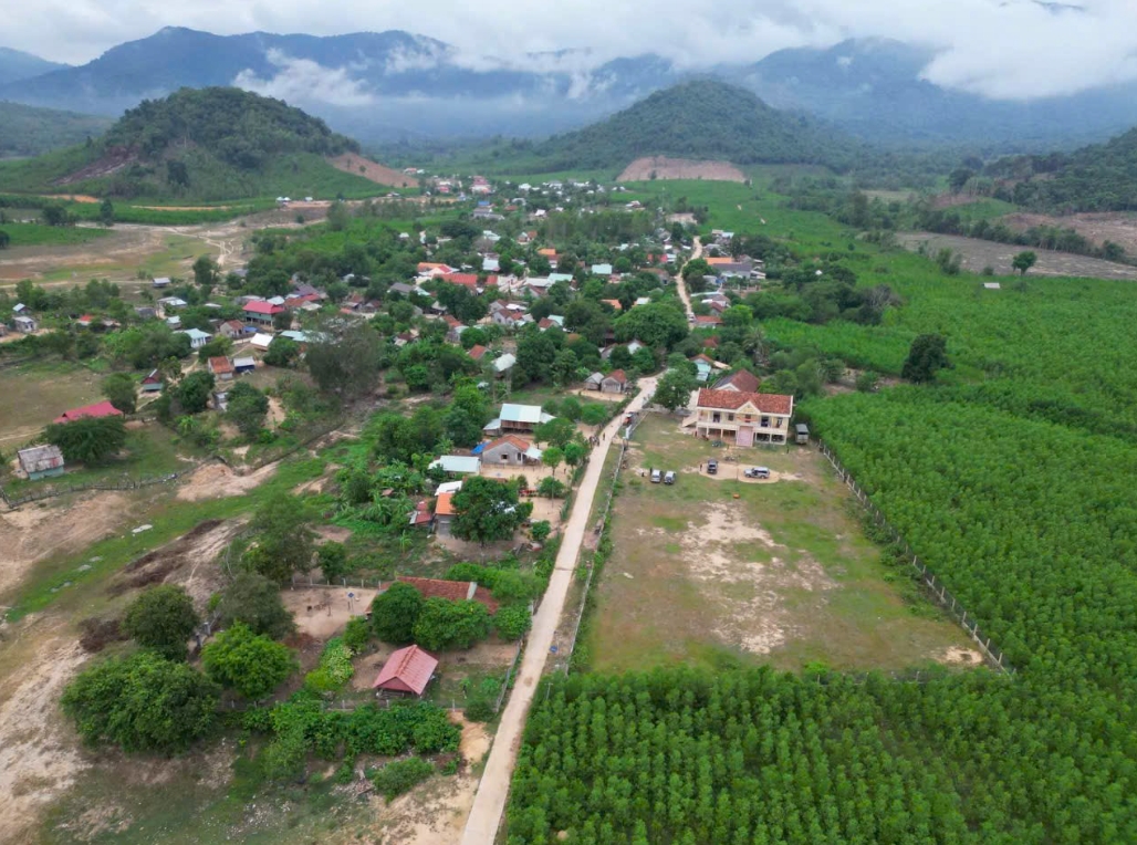 Làng Canh Tiến nhìn từ trên cao. (Ảnh: T.N) Làng Canh Tiến nhìn từ trên cao. (Ảnh: T.N)