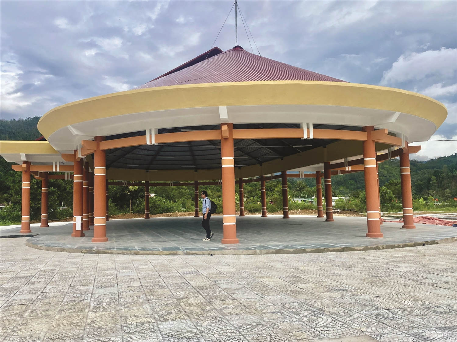 Chợ A Vương được xây dựng mới. (Ảnh Huy Trường)