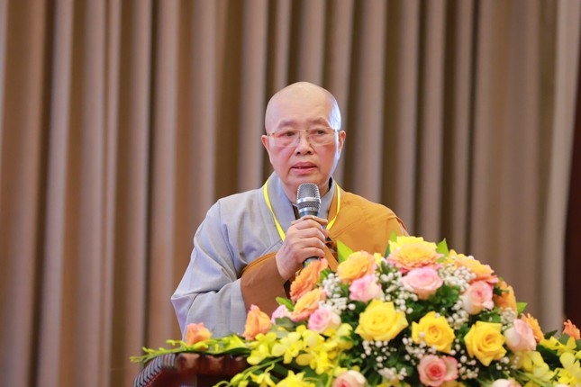 Ni trưởng Thích Đàm Lan, Chứng minh Phân ban Ni giới Trung ương phát biểiu khai mạc khóa bồi dưỡng. (ảnh Trung Thắng)  Ni trưởng Thích Đàm Lan, Chứng minh Phân ban Ni giới Trung ương phát biểiu khai mạc khóa bồi dưỡng. (ảnh Trung Thắng)