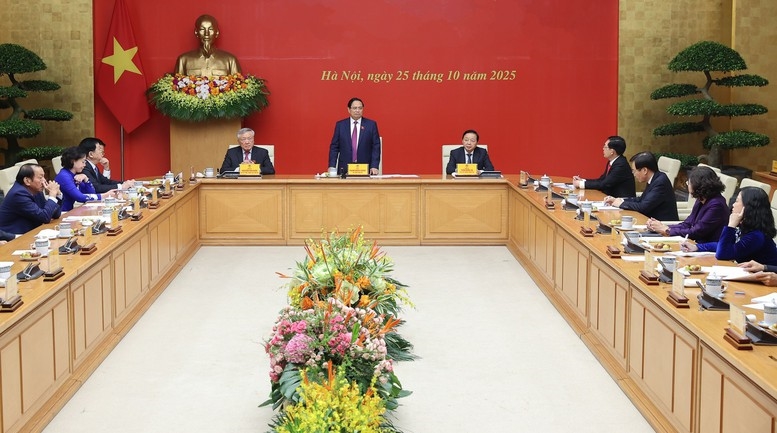 Thủ tướng nhấn mạnh một số nhiệm vụ quan trọng cần tập trung thực hiện: Chuẩn bị các luật, nghị quyết trình Quốc hội; xử lý gần 3.000 dự án tồn đọng, kéo dài; thúc đẩy các dự án đường sắt, điện hạt nhân; thúc đẩy các động lực tăng trưởng; phấn đấu giải ngân 100% kế hoạch đầu tư công... - Ảnh: VGP/Nhật Bắc Thủ tướng nhấn mạnh một số nhiệm vụ quan trọng cần tập trung thực hiện: Chuẩn bị các luật, nghị quyết trình Quốc hội; xử lý gần 3.000 dự án tồn đọng, kéo dài; thúc đẩy các dự án đường sắt, điện hạt nhân; thúc đẩy các động lực tăng trưởng; phấn đấu giải ngân 100% kế hoạch đầu tư công... - Ảnh: VGP/Nhật Bắc