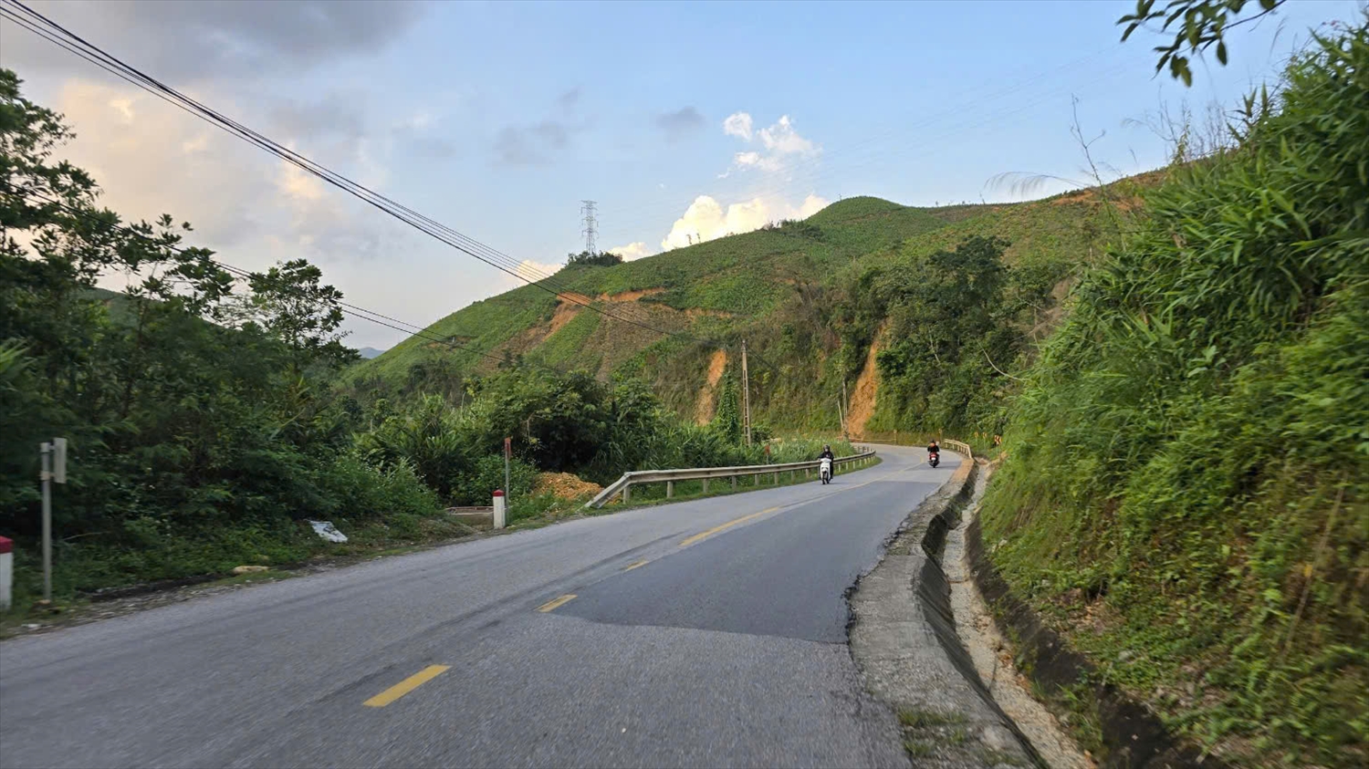 Đi làm xa hơn 10km là cán bộ vùng DTTS ở Quảng Ninh được hỗ trợ 2 triệu đồng/tháng. Ảnh: Mỹ Dung Đi làm xa hơn 10km là cán bộ vùng DTTS ở Quảng Ninh được hỗ trợ 2 triệu đồng/tháng. Ảnh: Mỹ Dung