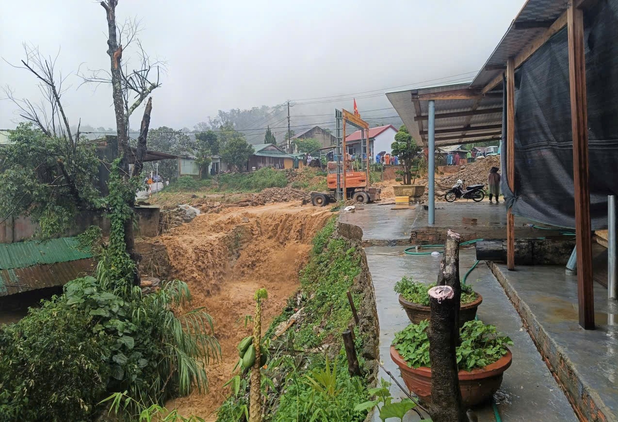 Xã Đăk Plô đã vận động di dời 26 hộ dân, 116 khẩu ở khu vực có nguy cơ sạt lở đất, lũ quét về nơi an toàn. (Ảnh: Ngọc Chí) Xã Đăk Plô đã vận động di dời 26 hộ dân, 116 khẩu ở khu vực có nguy cơ sạt lở đất, lũ quét về nơi an toàn. (Ảnh: Ngọc Chí)
