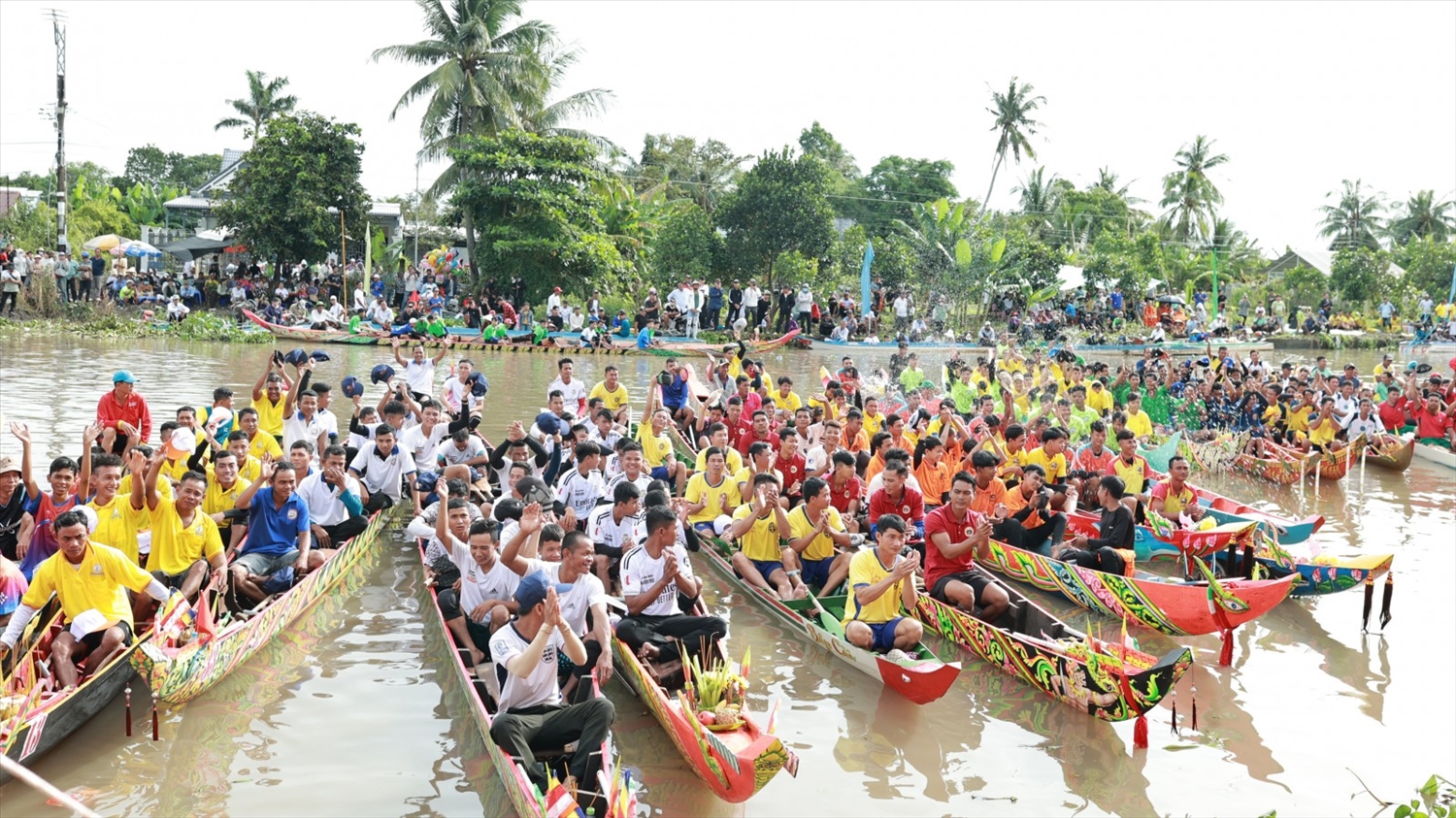 Giải đua ghe ngo mở rộng tại phường Rạch Giá ( An Giang) có 800 vận động viên tham gia Giải đua ghe ngo mở rộng tại phường Rạch Giá ( An Giang) có 800 vận động viên tham gia
