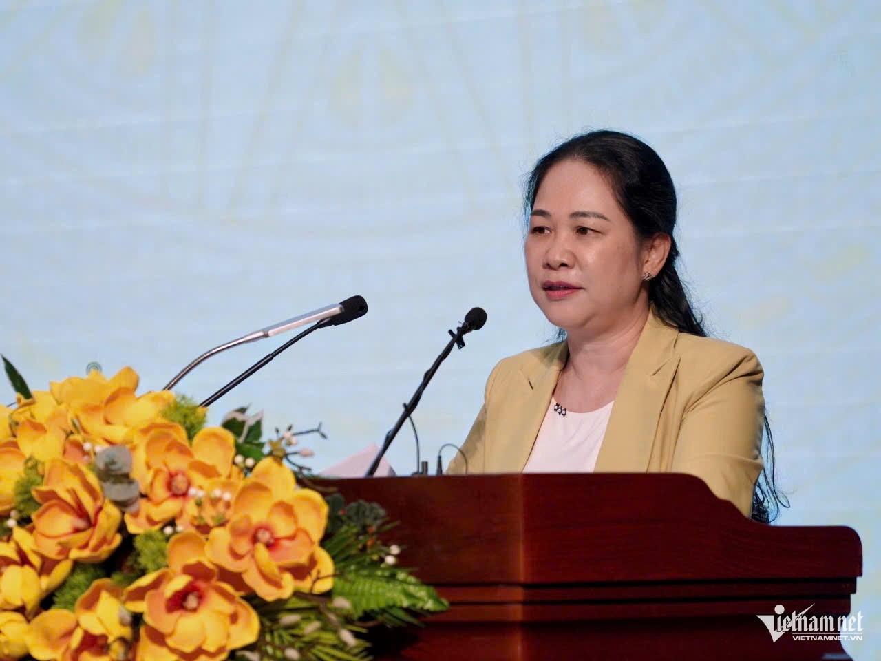 Bà Nông Thị Hà - Thứ trưởng Bộ Dân tộc và Tôn giáo dự và phát biểu tại hội nghị. Ảnh: Xuân Quý Bà Nông Thị Hà - Thứ trưởng Bộ Dân tộc và Tôn giáo dự và phát biểu tại hội nghị. Ảnh: Xuân Quý