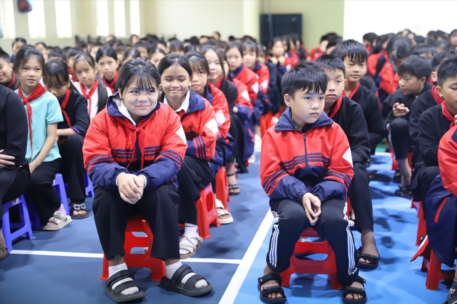 Phiên tòa giả định thu hút sự theo dõi, quan tâm của học sinh Phiên tòa giả định thu hút sự theo dõi, quan tâm của học sinh