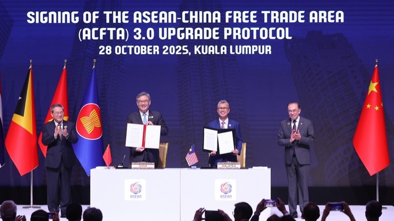 Lễ ký Nghị định thư nâng cấp Hiệp định Thương mại tự do ASEAN-Trung Quốc (ACFTA 3.0). (Ảnh: VGP/Nhật Bắc) Lễ ký Nghị định thư nâng cấp Hiệp định Thương mại tự do ASEAN-Trung Quốc (ACFTA 3.0). (Ảnh: VGP/Nhật Bắc)