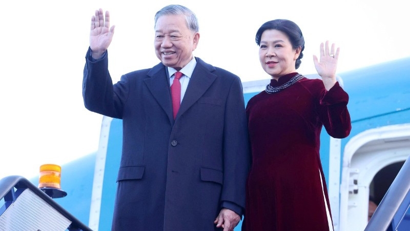 Tổng Bí thư Tô Lâm và Phu nhân đến London, bắt đầu chuyến thăm chính thức Liên hiệp Vương quốc Anh và Bắc Ireland. (Ảnh: THỐNG NHẤT/TTXVN) Tổng Bí thư Tô Lâm và Phu nhân đến London, bắt đầu chuyến thăm chính thức Liên hiệp Vương quốc Anh và Bắc Ireland. (Ảnh: THỐNG NHẤT/TTXVN)