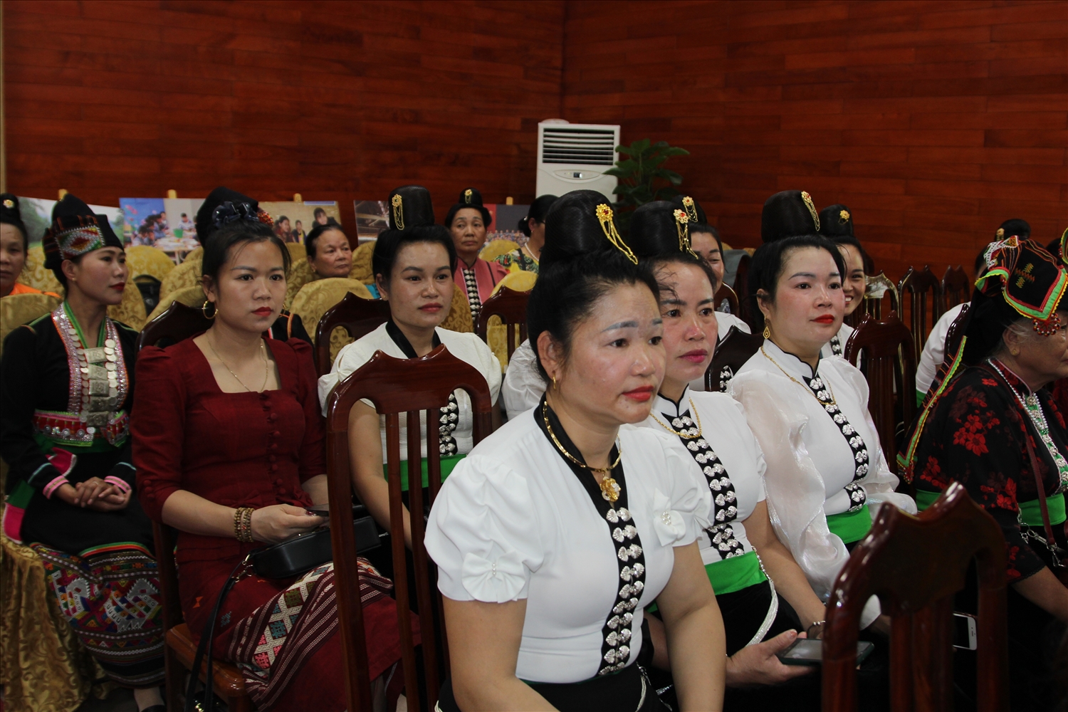 Trung ương Hội LHPN Việt Nam đã tổ chức các hội thảo khoa học để rà soát, xác định các vấn đề cấp thiết, đặc thù đối với phụ nữ và trẻ 