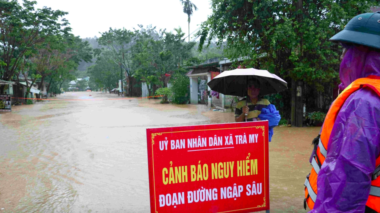 Nhiều khu vực ở xã Trà My bị ngập nặng. (Ảnh: H.T) Nhiều khu vực ở xã Trà My bị ngập nặng. (Ảnh: H.T)