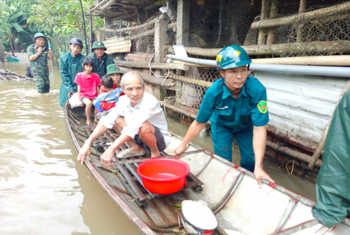 Nhiều vùng ở hạ du Quảng Ngãi bị ngập sâu do mưa lớn. (Ảnh: CTV) Nhiều vùng ở hạ du Quảng Ngãi bị ngập sâu do mưa lớn. (Ảnh: CTV)
