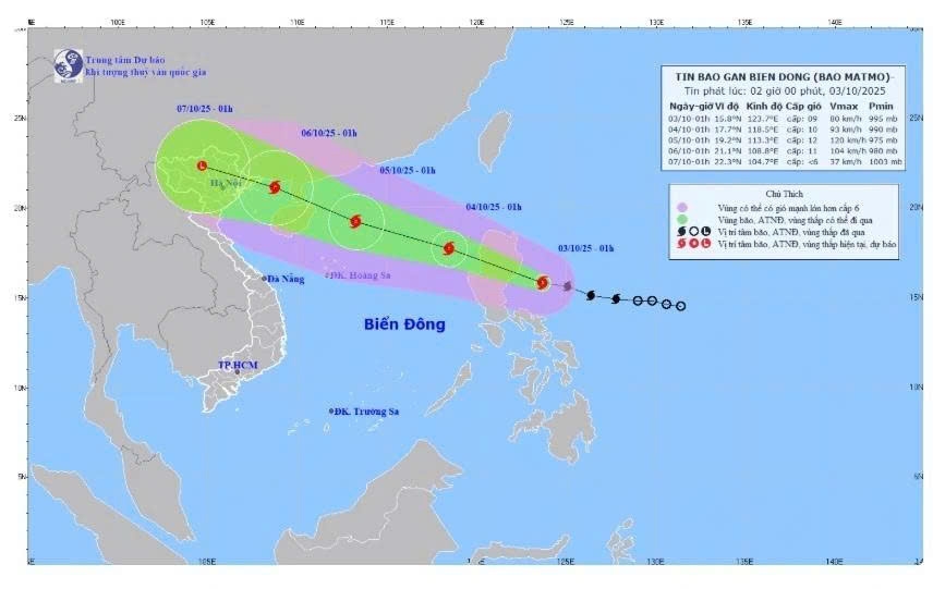 Bão Matmo giật cấp 13 đang hướng vào Biển Đông
