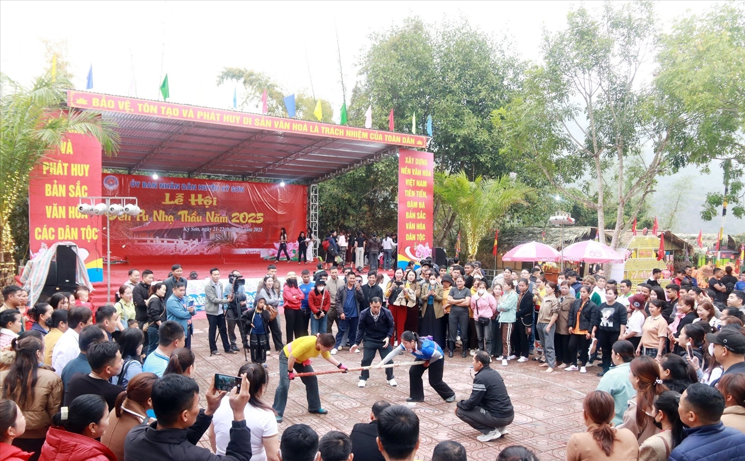 Một hoạt động tại lễ hội Pu Nhạ Thầu xã Mường Xén Một hoạt động tại lễ hội Pu Nhạ Thầu xã Mường Xén