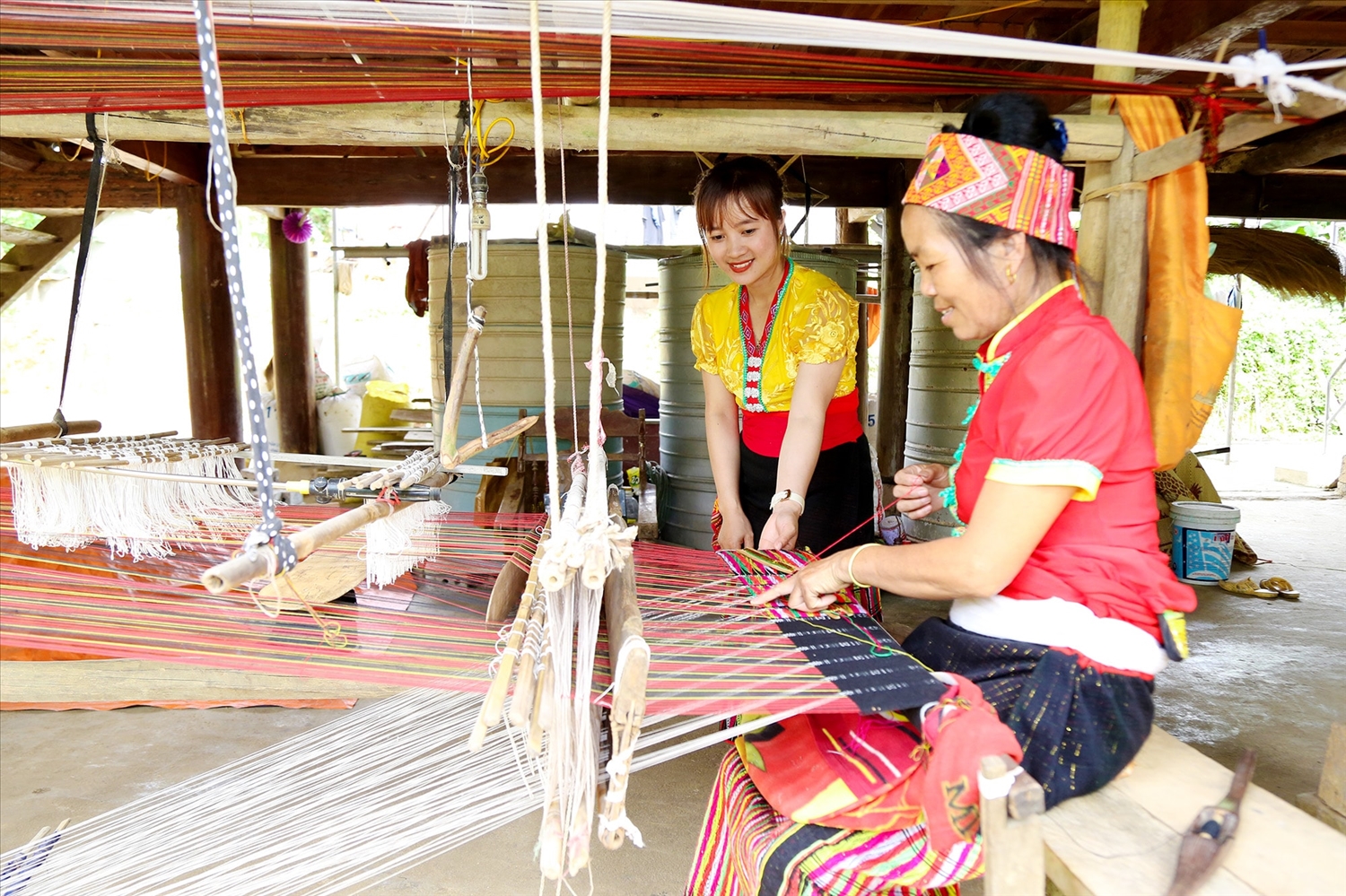 Ngành nghề truyền thống của các DTTS miền Tây Nghệ An đang được gìn giữ và phát huy tốt hơn kể từ khi thực hiện Chương trình MTQG 1719 Ngành nghề truyền thống của các DTTS miền Tây Nghệ An đang được gìn giữ và phát huy tốt hơn kể từ khi thực hiện Chương trình MTQG 1719